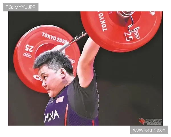 汪周雨训练完直接拎爱马仕去吃夜宵？