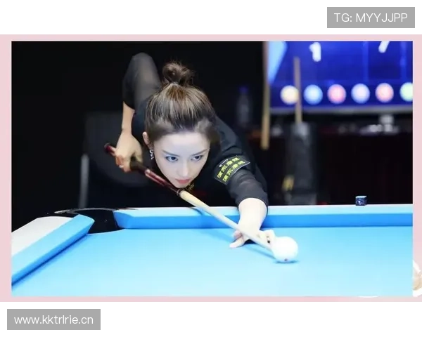 潘晓婷家的台球桌镶金边？